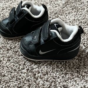 Nike Baby Boy Black and White Velcro Sneakers Size 2c